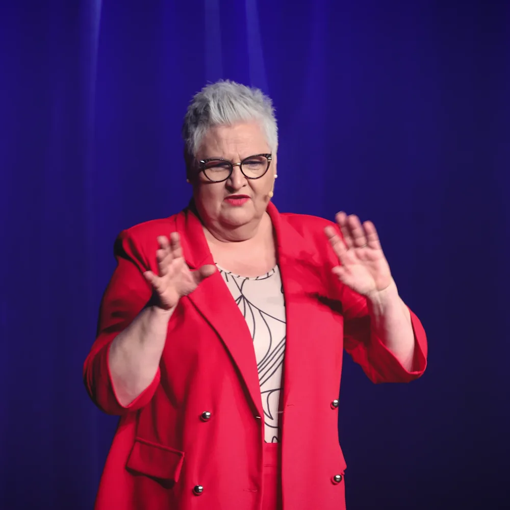 Beata Borucka na scenie – Silver Stand-up „Mucha w słoiku”